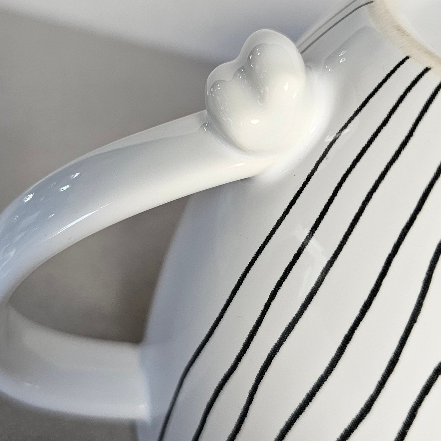 HEART HANDLE MUG