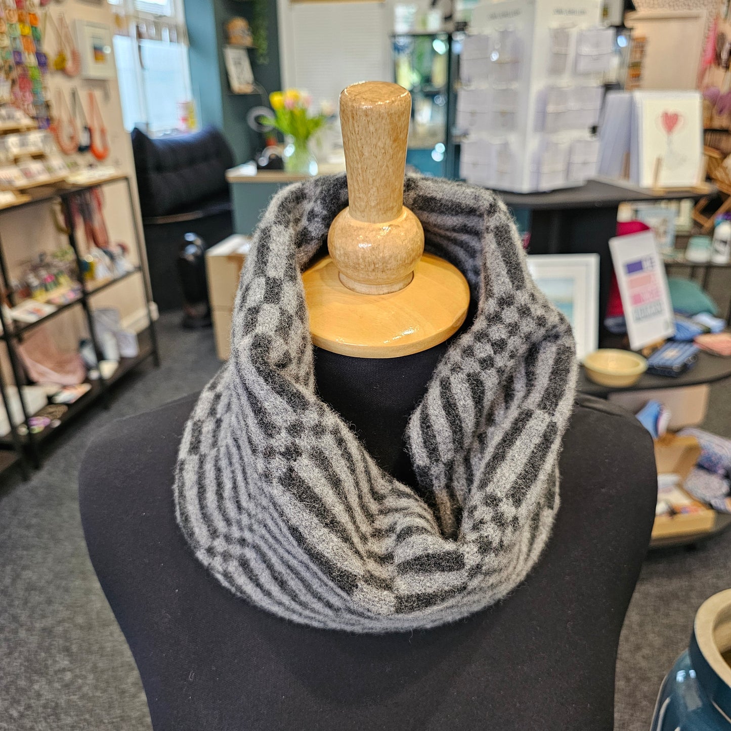 COLOUR BLOCK SHORT SNOOD