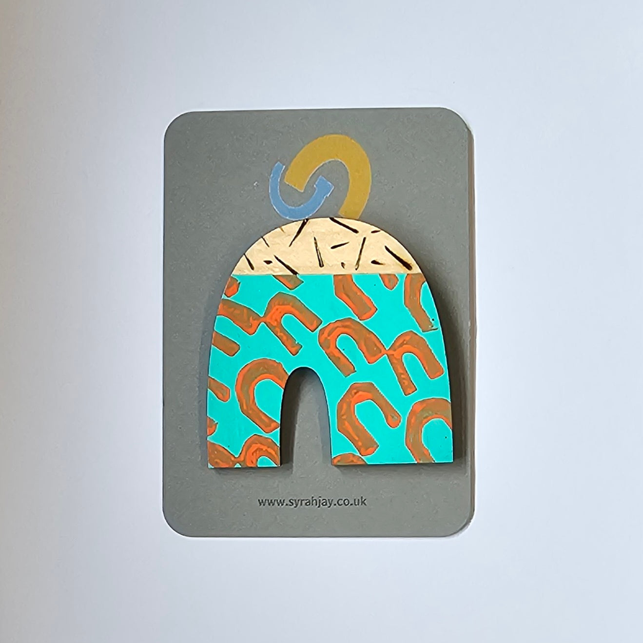 FAT ARCH BROOCH