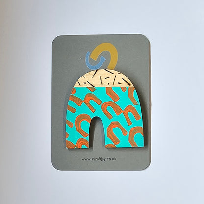 FAT ARCH BROOCH