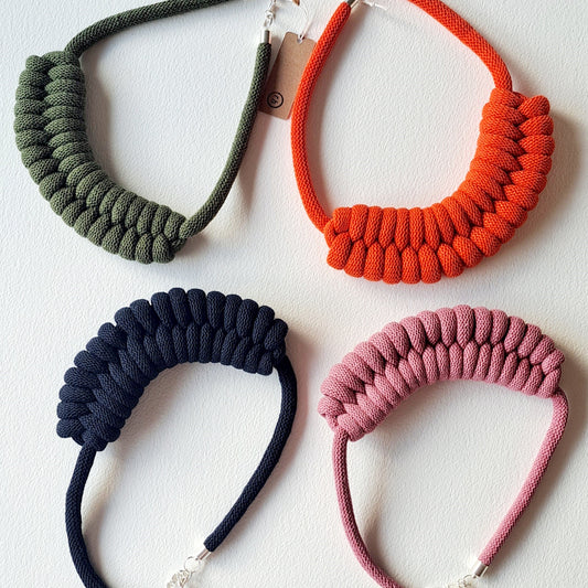 SMALL BOW NECKLACE