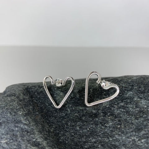 HUGGIE HEART EARRINGS