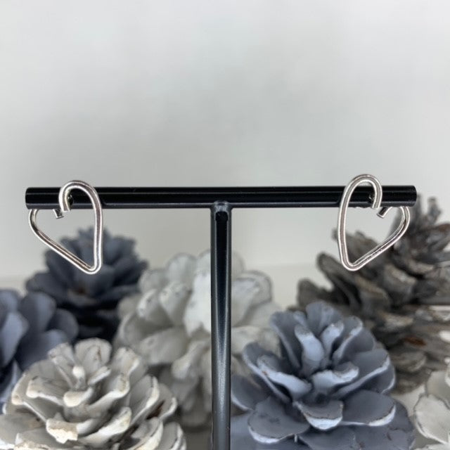 HUGGIE HEART EARRINGS