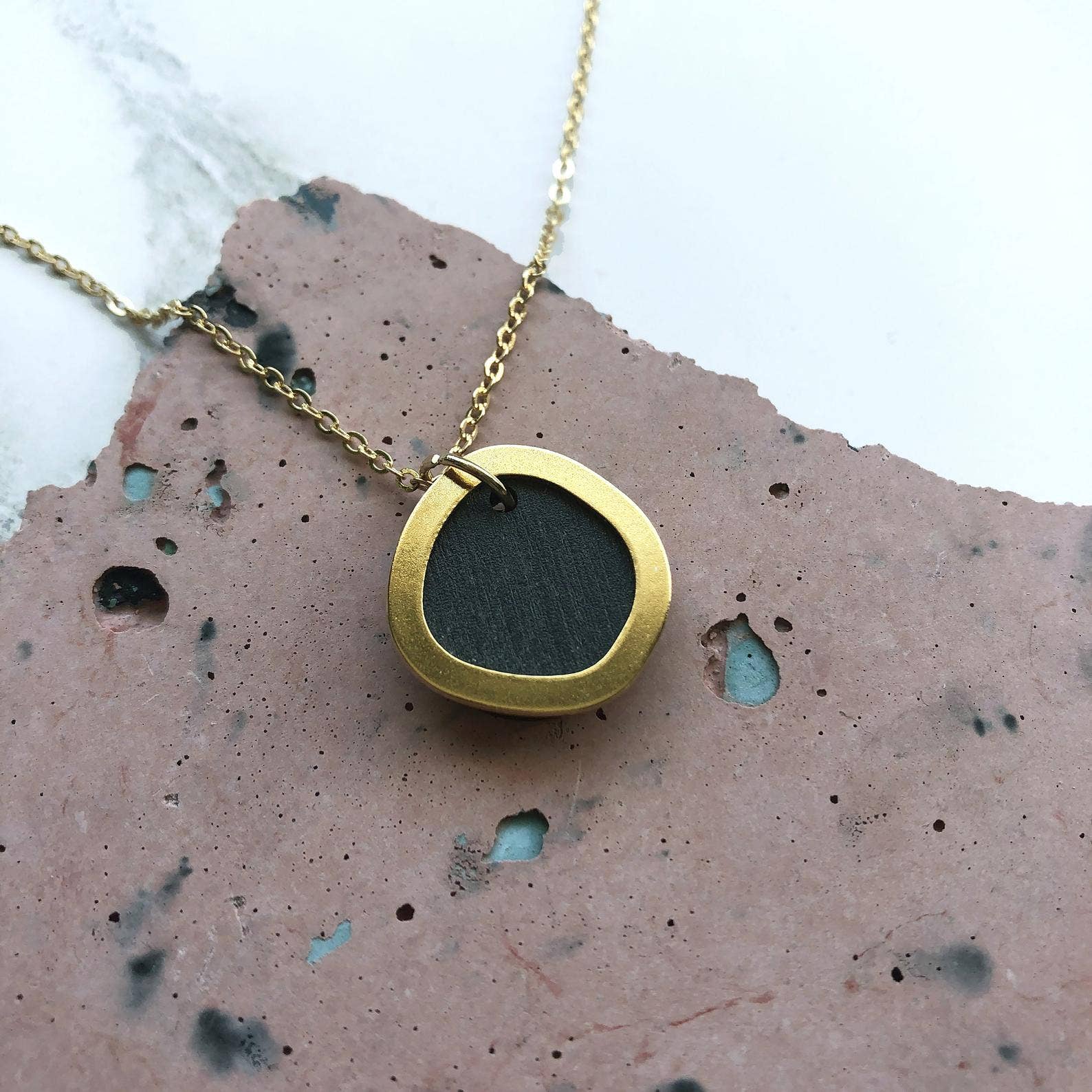 Gold-plated necklace with 1.5cm circular pendant in assorted colours on 22" chain