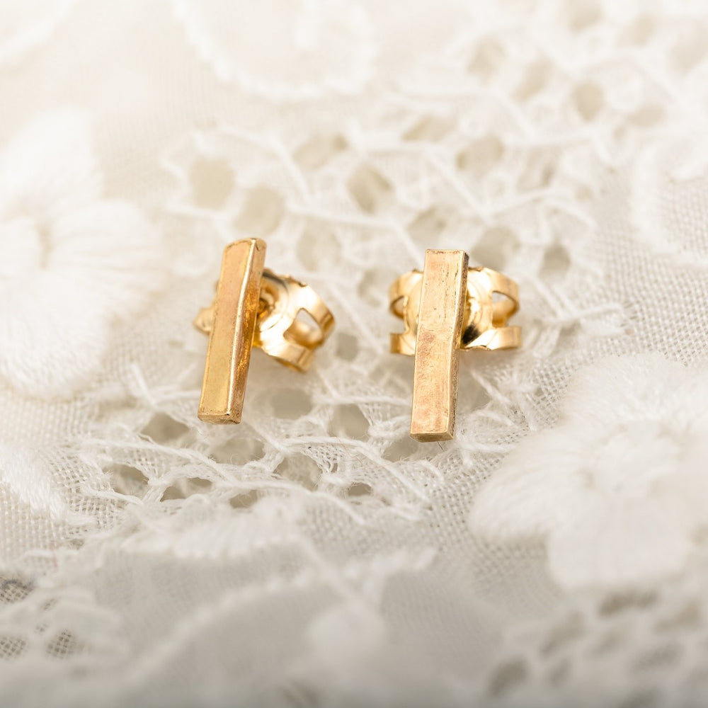 MOONROCK STUDS