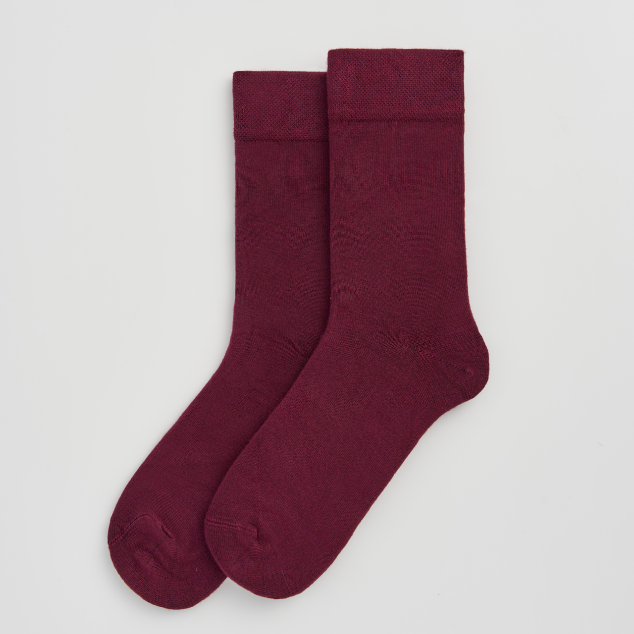 PAIRS Scotland Bamboo socks in Dark Plum highlighting their soft texture.