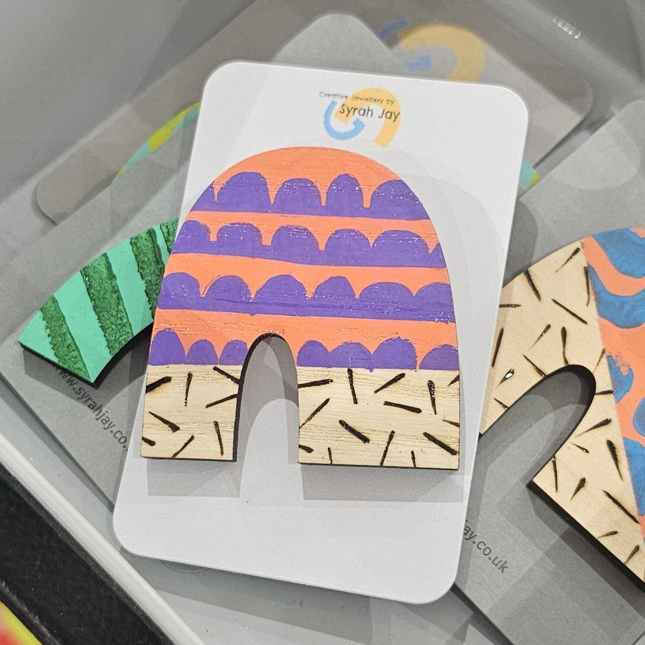 FAT ARCH BROOCH