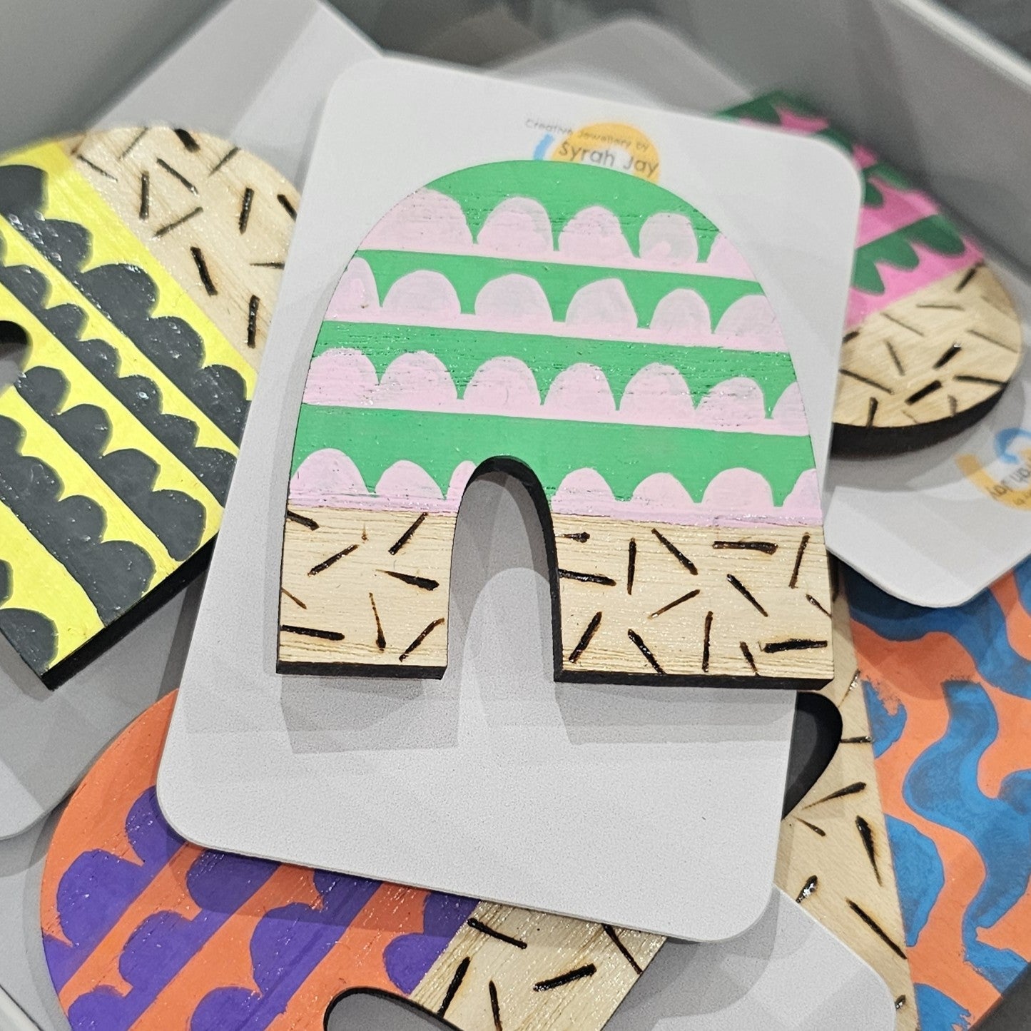 FAT ARCH BROOCH