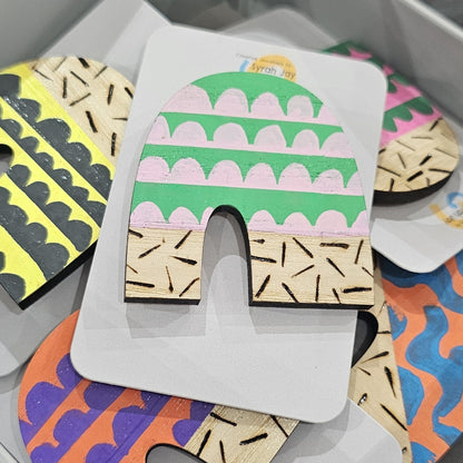 FAT ARCH BROOCH