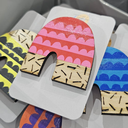 FAT ARCH BROOCH