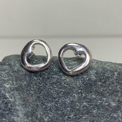 CUTOUT HEART EARRINGS