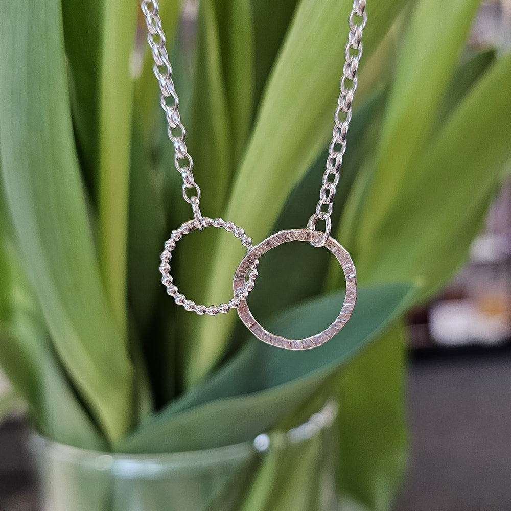DOUBLE CIRCLE SPLIT CHAIN MAGNETIC CLASP