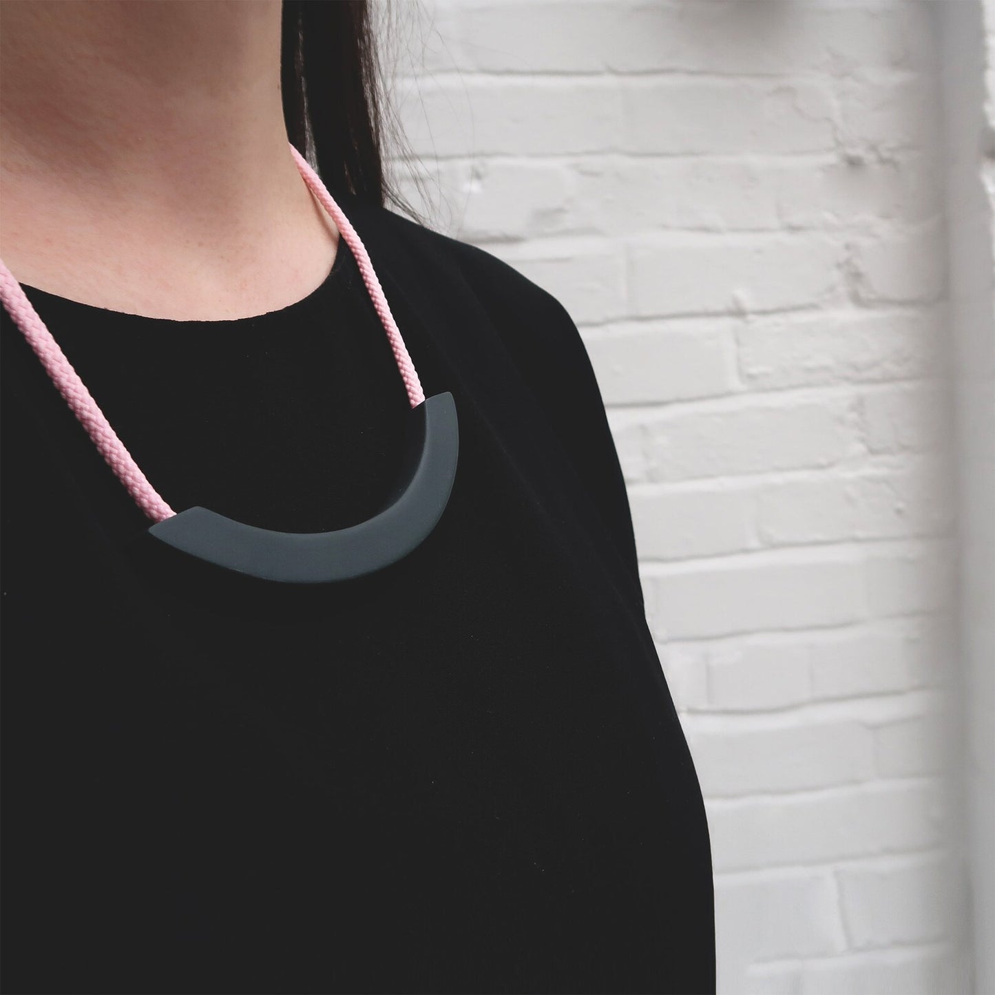 GREY/LIGHT PINK KNOT NECKLACE