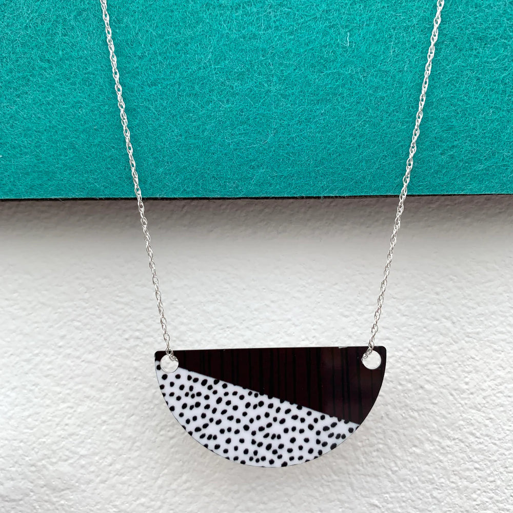 FREESTYLE ARC NECKLACE - SMALL