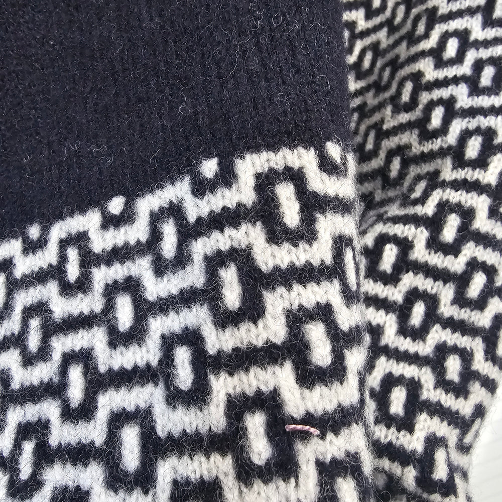 GEOMETRIC MAZE LONG SNOOD + CUFF