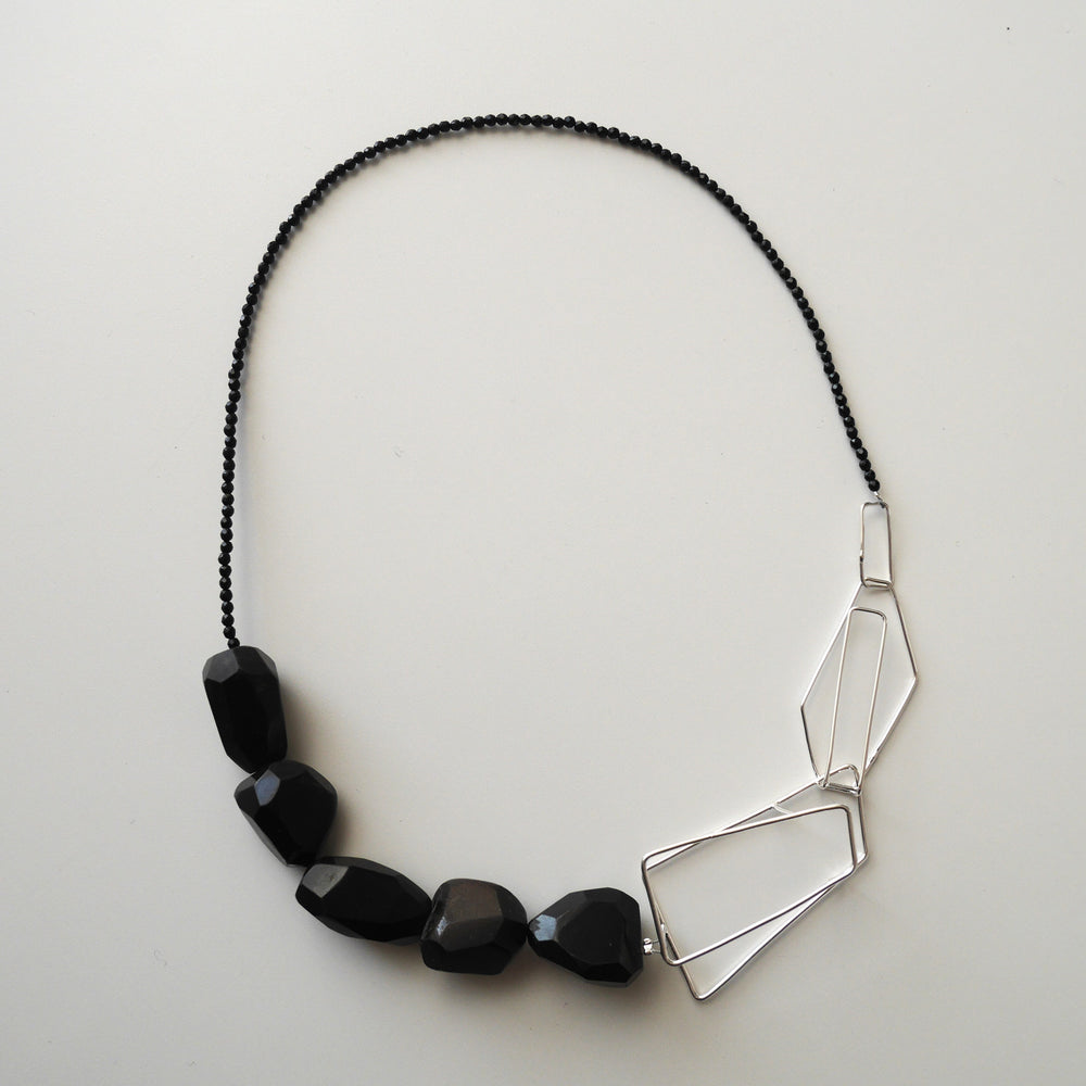 ONYX, AGATE AND BOX NECKLACE