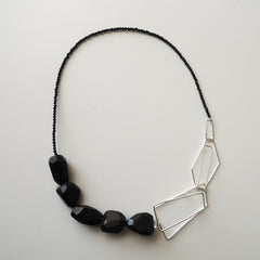 ONYX, AGATE AND BOX NECKLACE