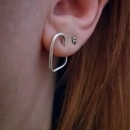 HUGGIE HEART EARRINGS