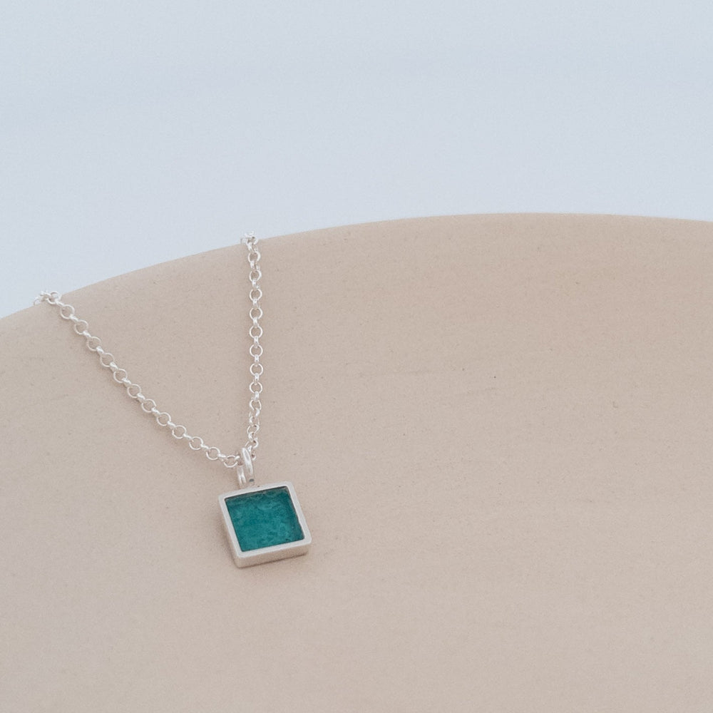 SMALL SQUARE NECKLACE