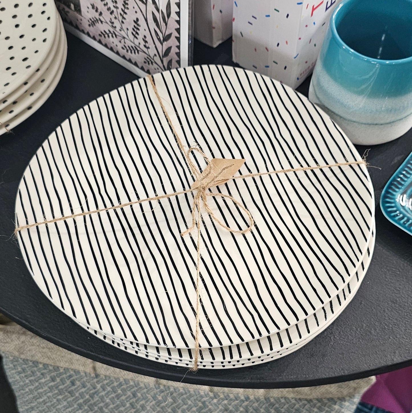 Set of 4 irregular stoneware plates with stripe pattern 26cm diameter