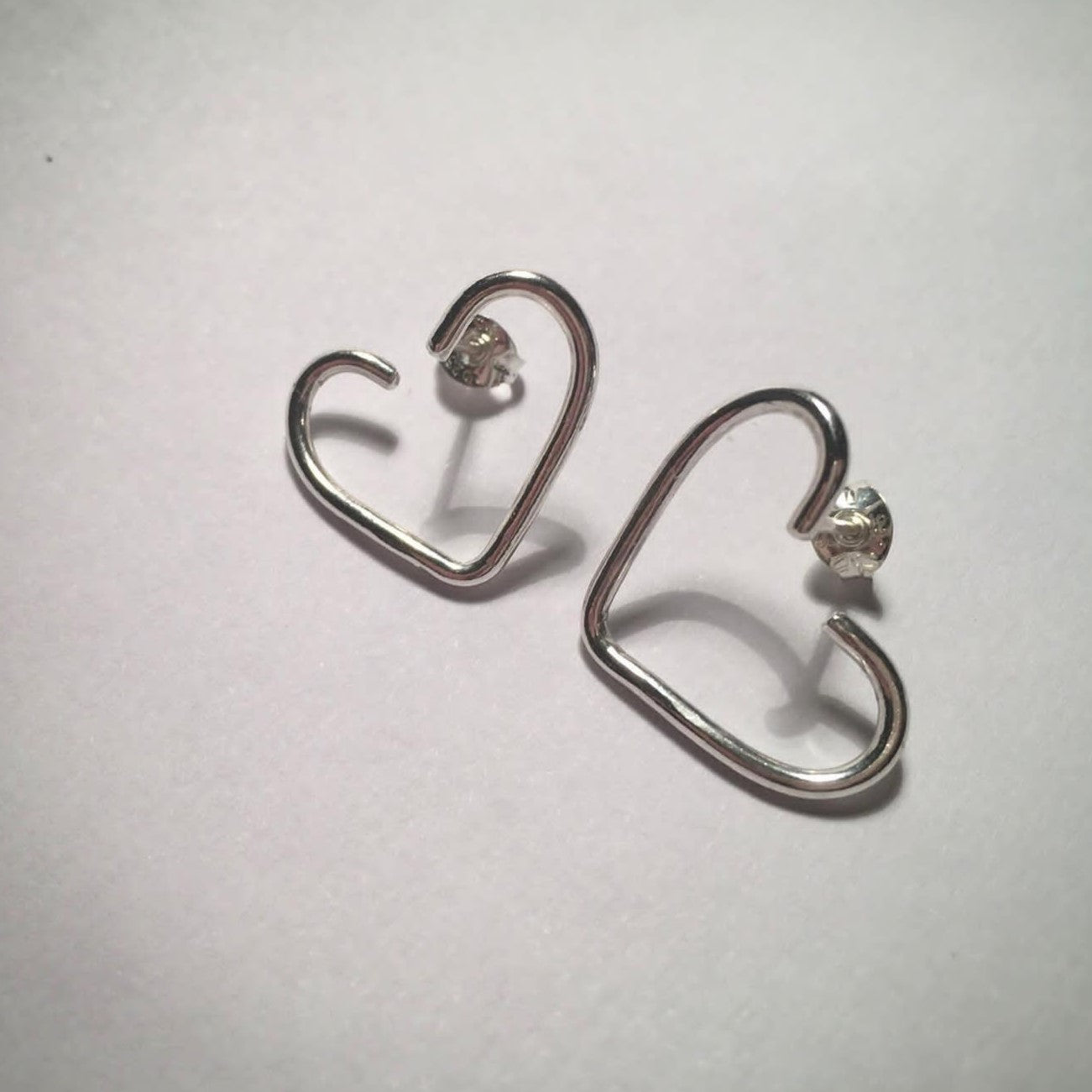 HUGGIE HEART EARRINGS