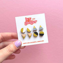 MONO GOLD STUDS