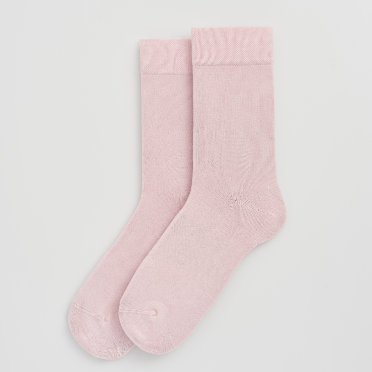 PAIRS Scotland Bamboo socks in Marshmallow Pink highlighting their soft texture.