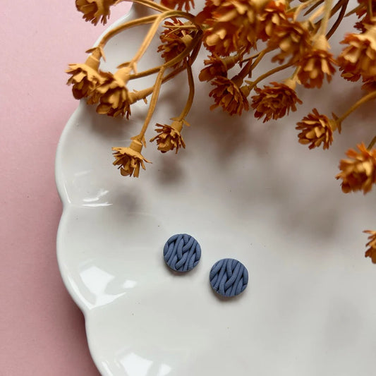 KNITTED STUDS