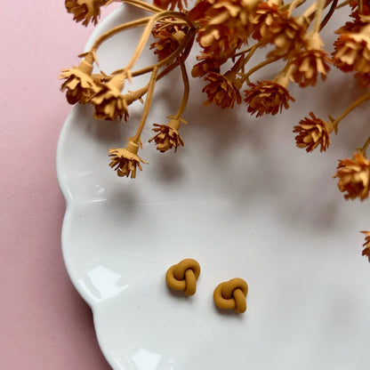 KNOT STUDS