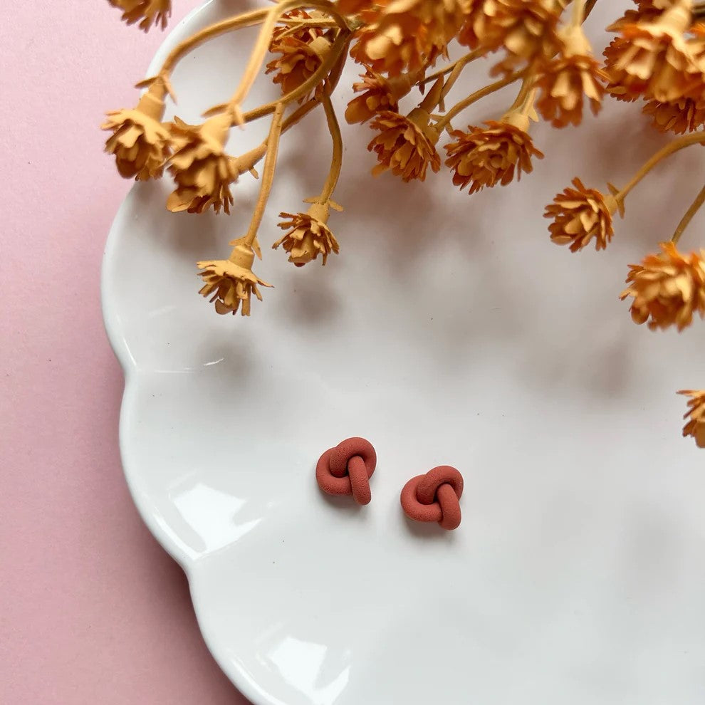 KNOT STUDS
